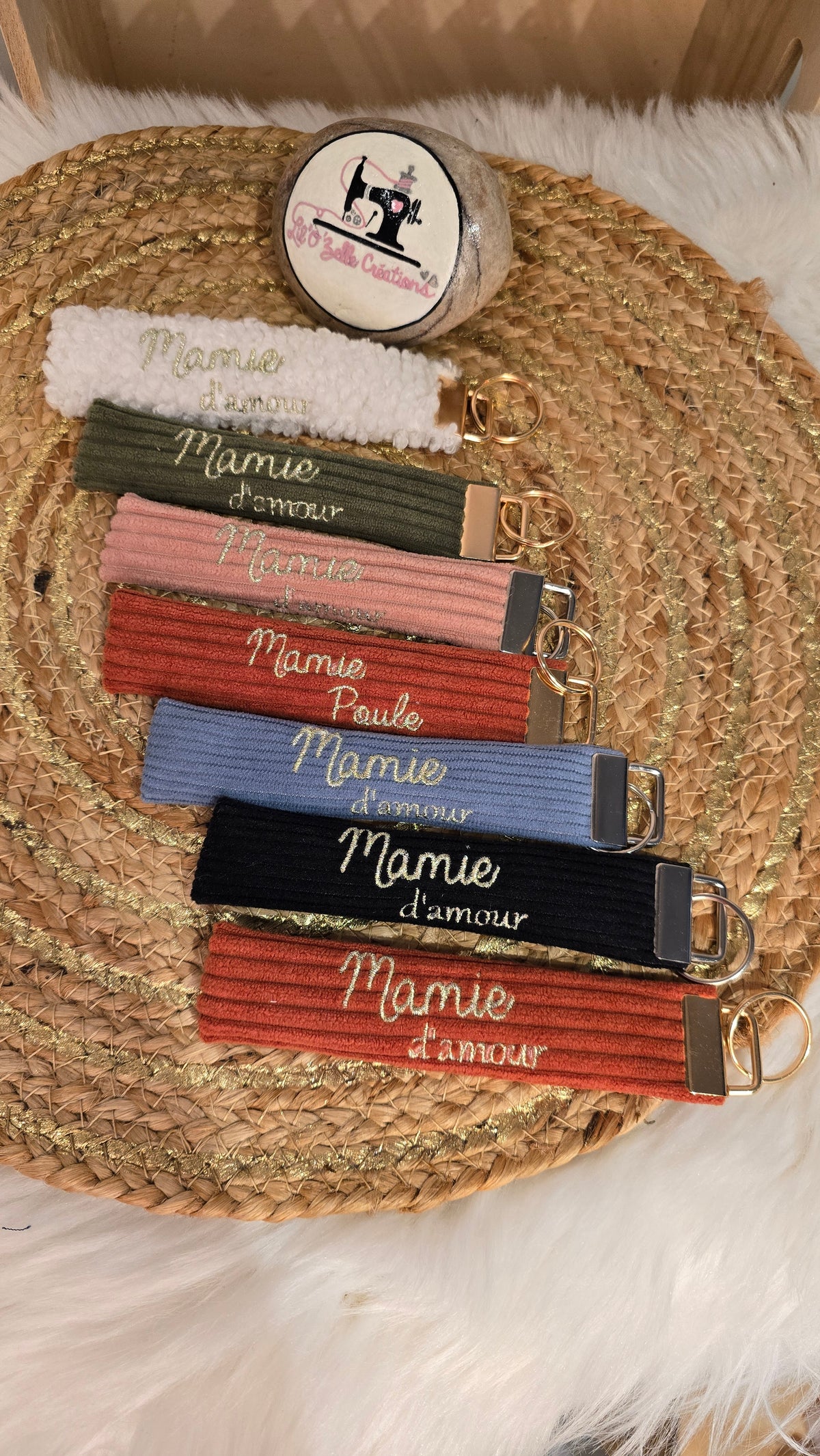 Porte-clés brodé Éloa, porte-clés en velours brodés Mamie et prénoms