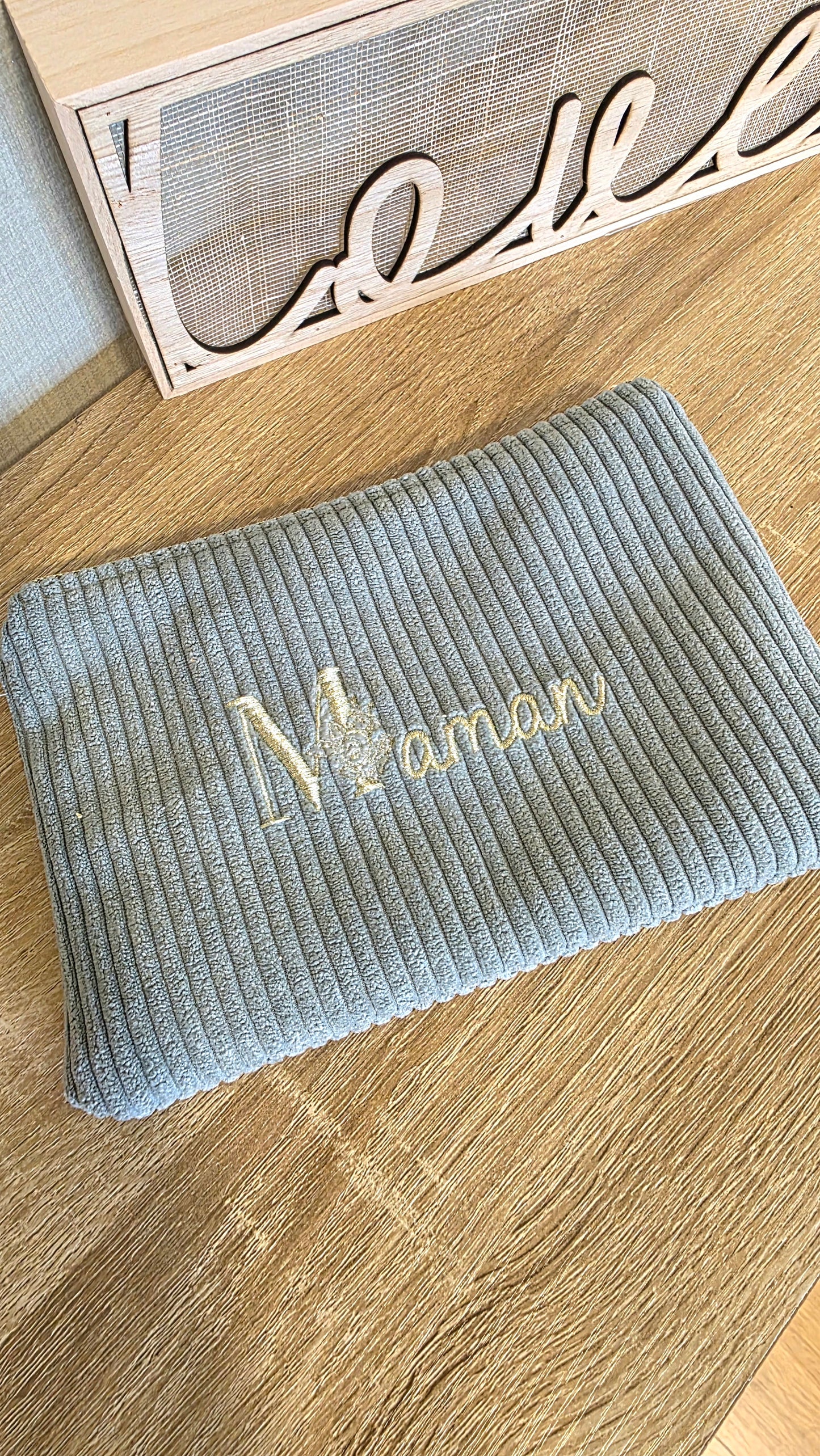 Trousse velours brodée Maman