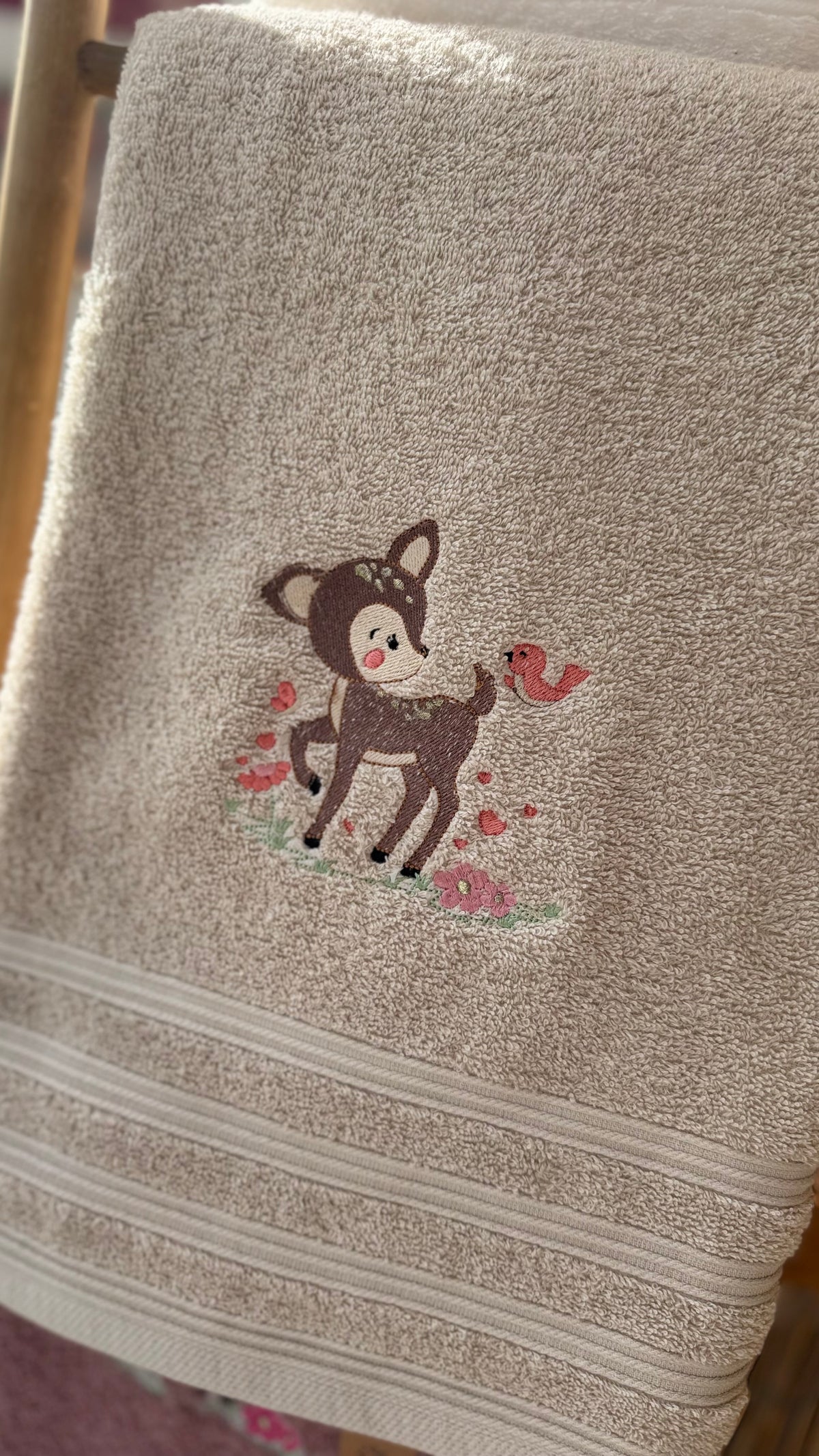 Drap de bain brodé enfant – prêt à partir