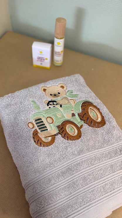 Drap de bain brodé enfant – prêt à partir