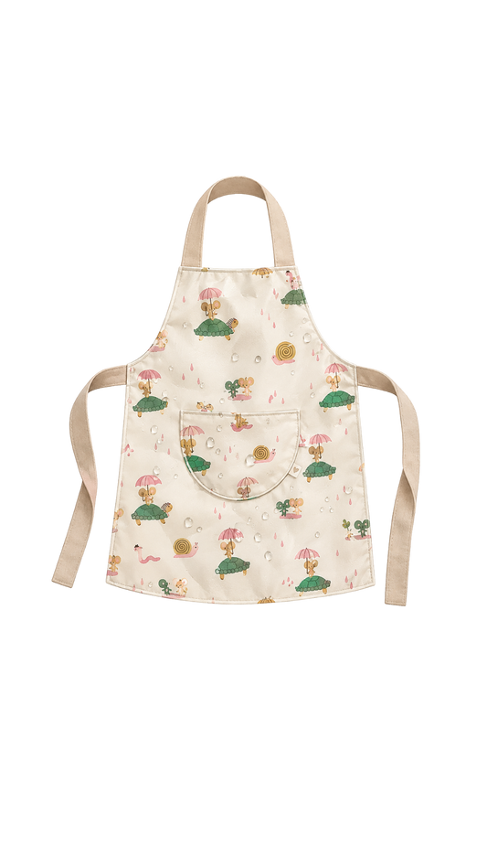 Tablier enfant imperméable personnalisé, face avant imperméable et poche en coton – fait main par Lil'O'Zelle
