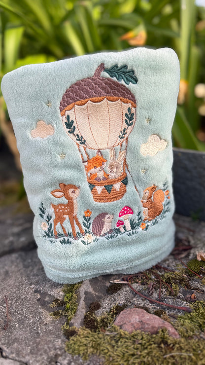 Plaid polaire bébé brodé – prêt à partir