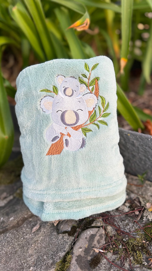 Plaid polaire bébé brodé – prêt à partir