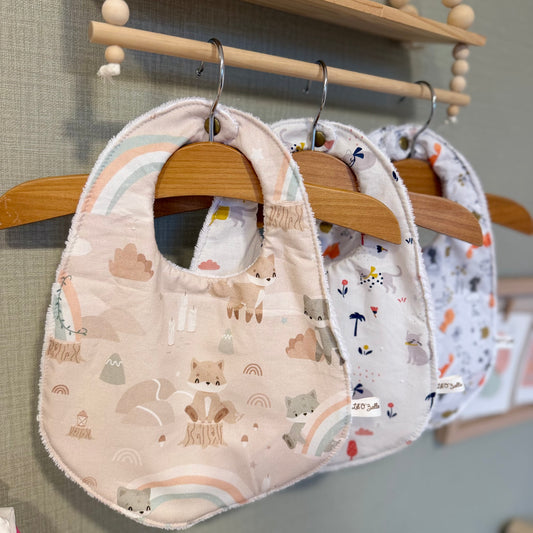 Trio de bavoirs bébé Lunelle à motifs animaux pastel, fermeture pression, coton et éponge bambou – fait main par Lil'O'Zelle