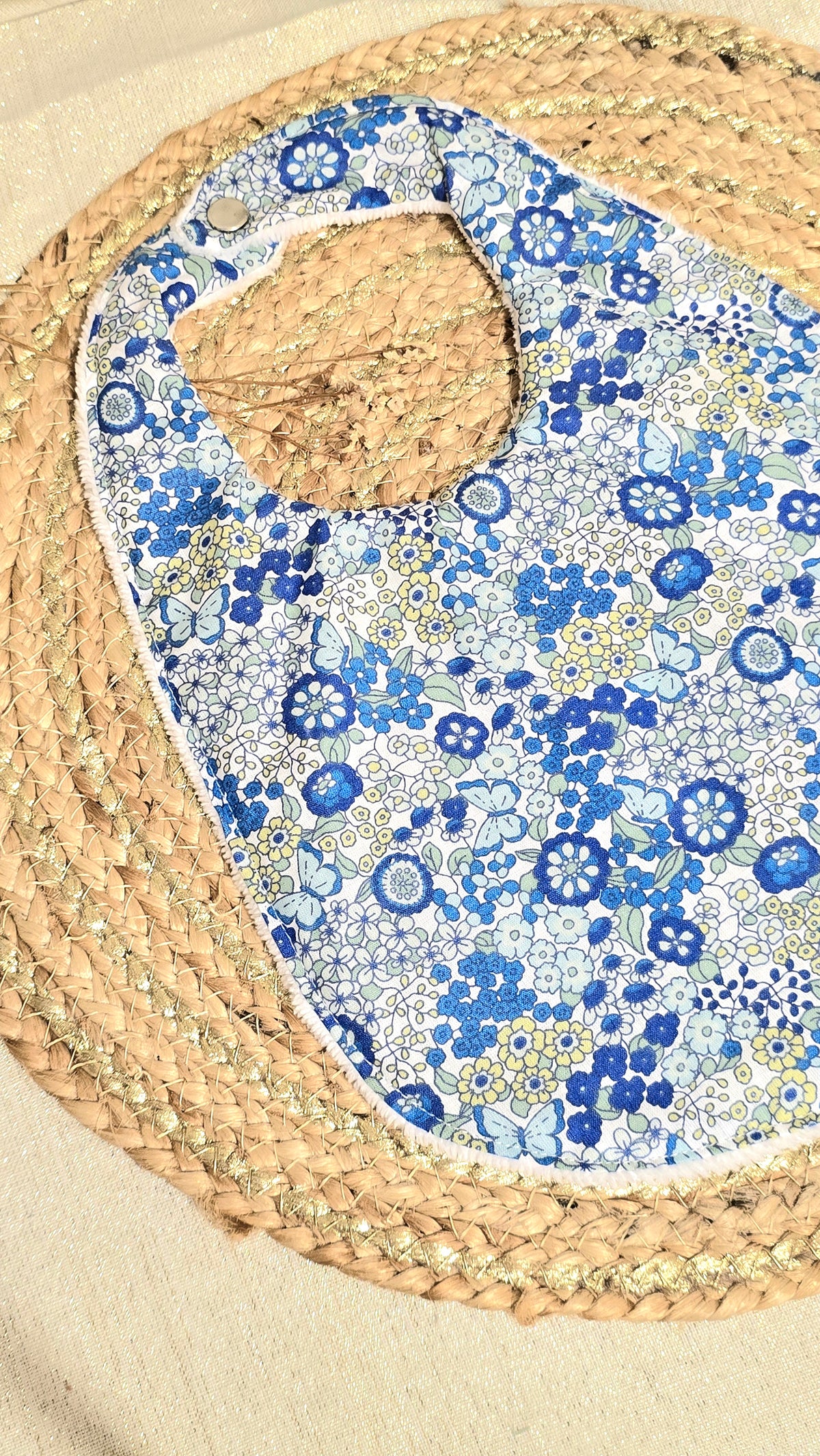 Bavoir bébé Lunelle, fleuri bleu