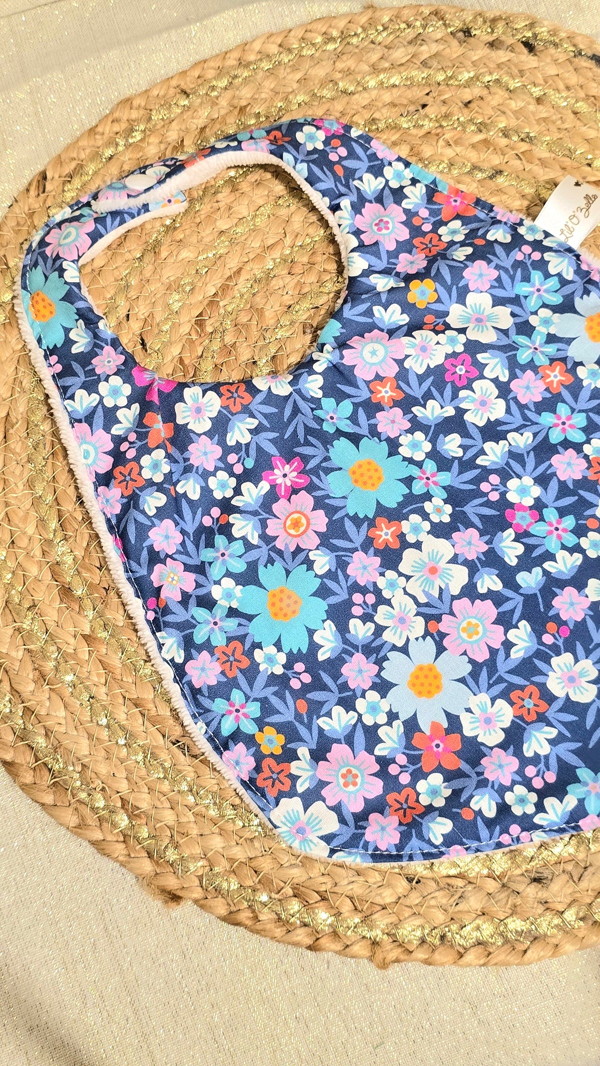 Bavoir bébé Lunelle, fleurs colorées sur fond bleu marine