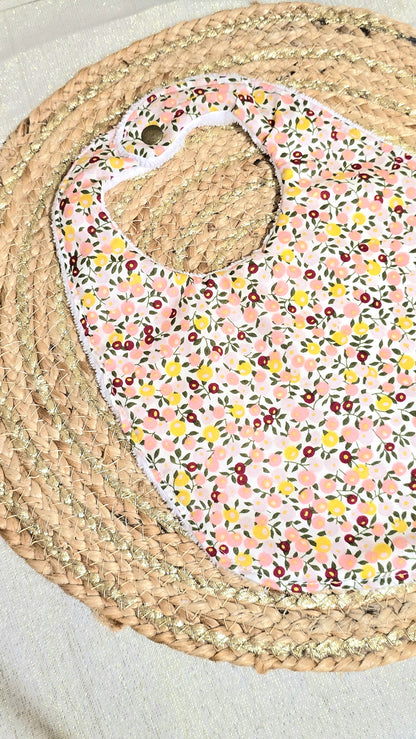 Bavoir bébé Lunelle, petites fleurs jaunes et roses
