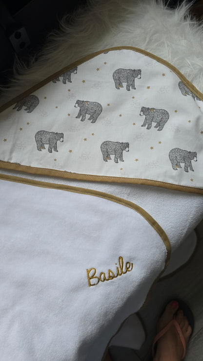 Cape de bain bébé personnalisée, éponge blanche et capuche ours, prénom brodé