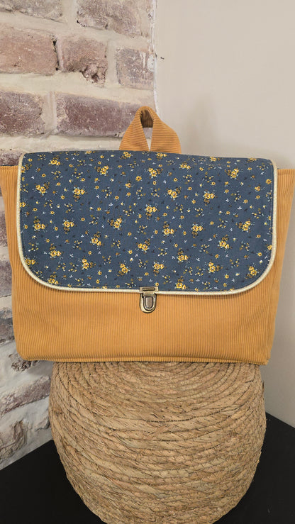 Cartable enfant Basile, moutarde et rabat fleurs