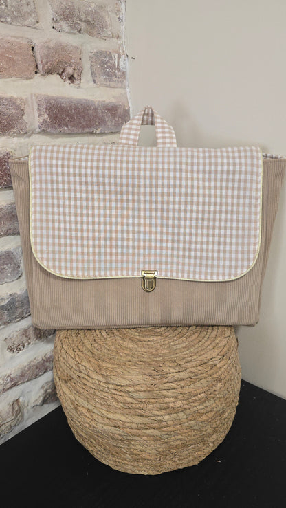 Cartable enfant Basile personnalisé, velours beige et rabat vichy