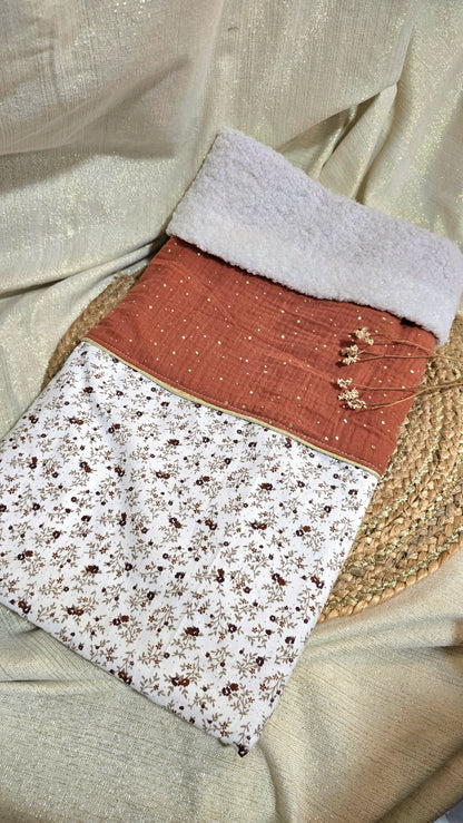 Couverture bébé Célène, Douceur d'automne et bord sherpa