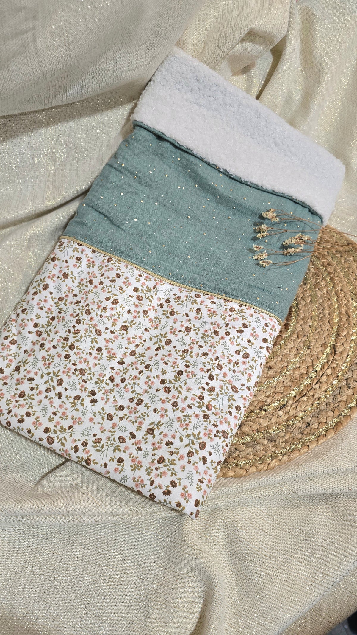 Couverture bébé Célène, fleuri Rose d'été et bord sherpa