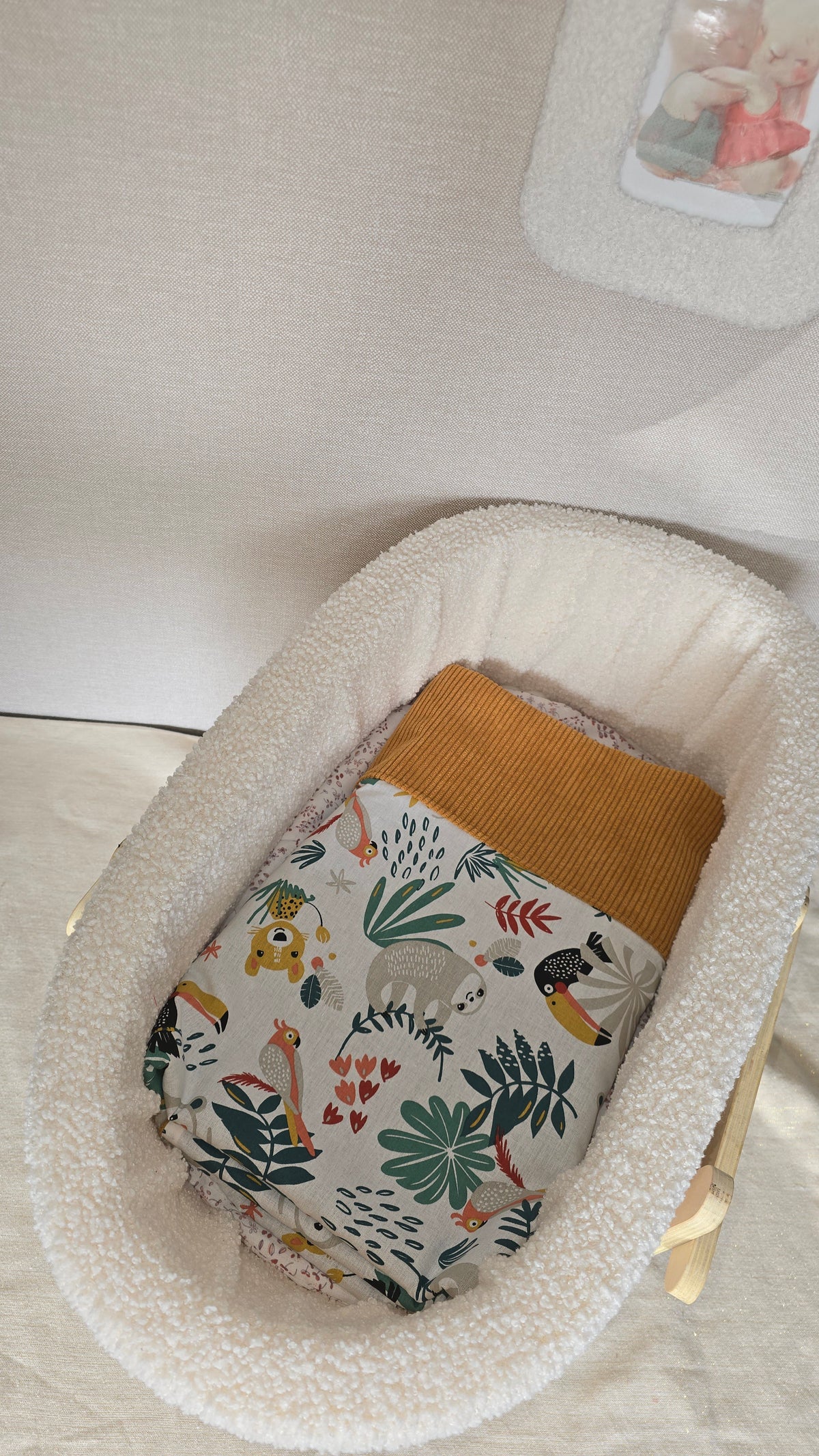 Couverture bébé Célène personnalisée, imprimé jungle dans un couffin