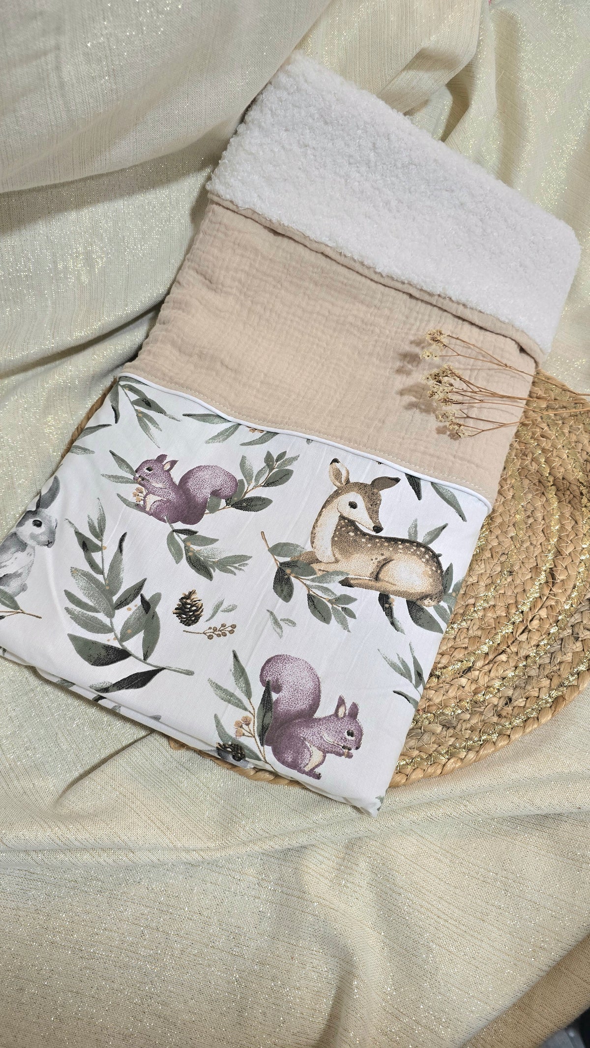 Couverture bébé Célène, motif Forêt tendre et bord sherpa