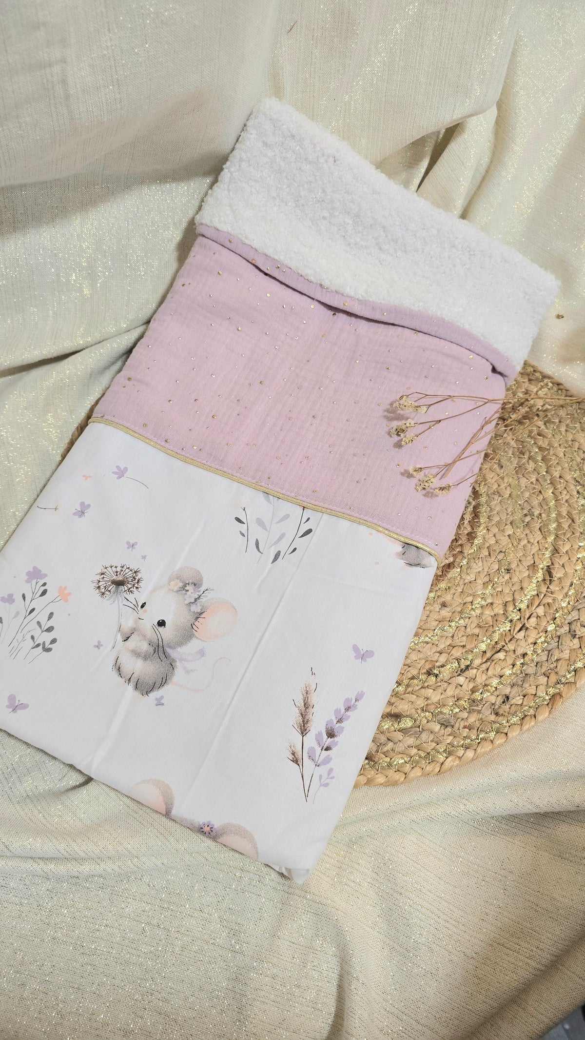 Couverture bébé Célène, motif Souricette et bord sherpa
