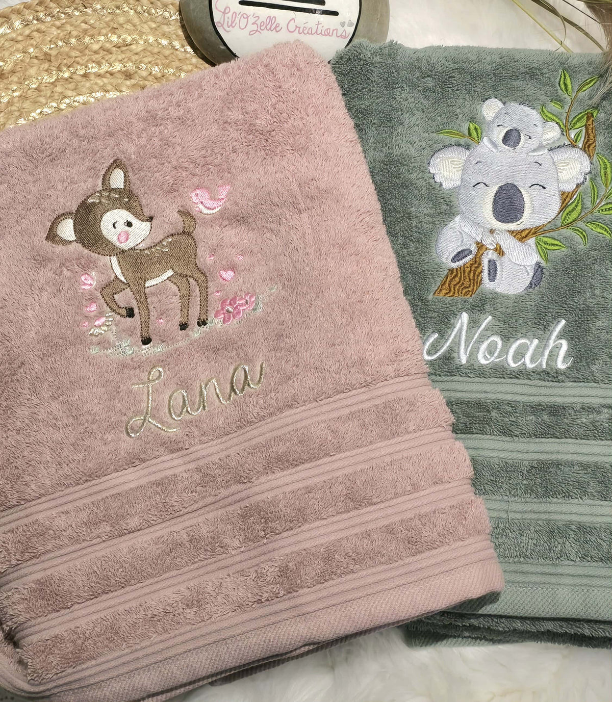 Drap de bain brodé personnalisé, rose et vert brodés de faon et koala avec prénoms