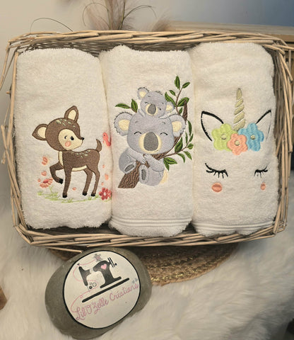 Drap de bain brodé personnalisé, trio brodé de faon, koala et licorne