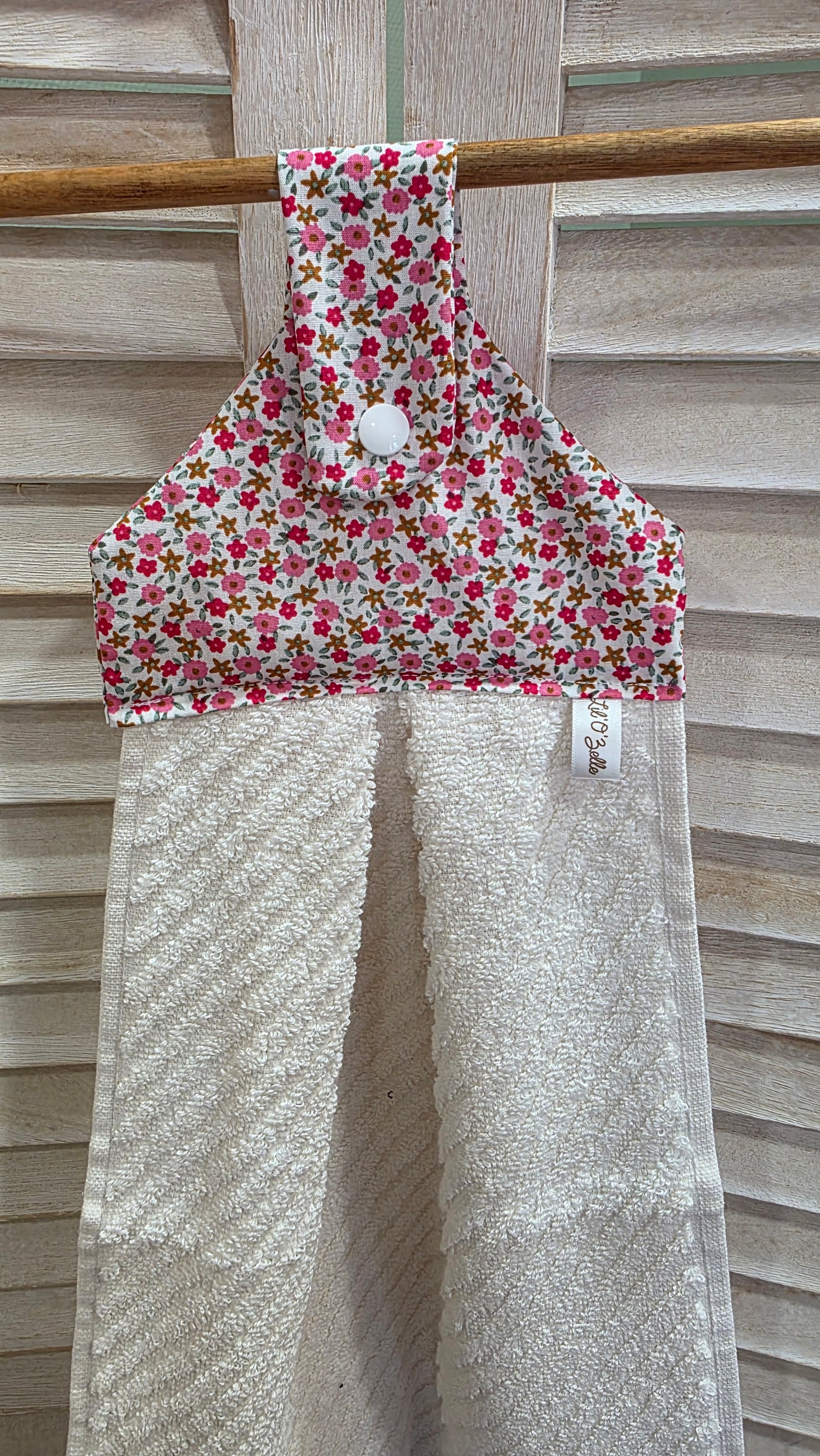 essuie main fleuri rose, pratique, salle de bain, cuisine, toilettes, créatrice normande