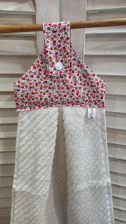 essuie main fleuri rose, pratique, salle de bain, cuisine, toilettes, créatrice normande