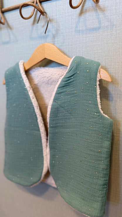 Gilet sans manche enfant en double gaze kaki doublé sherpa fait main par Lil'O'Zelle