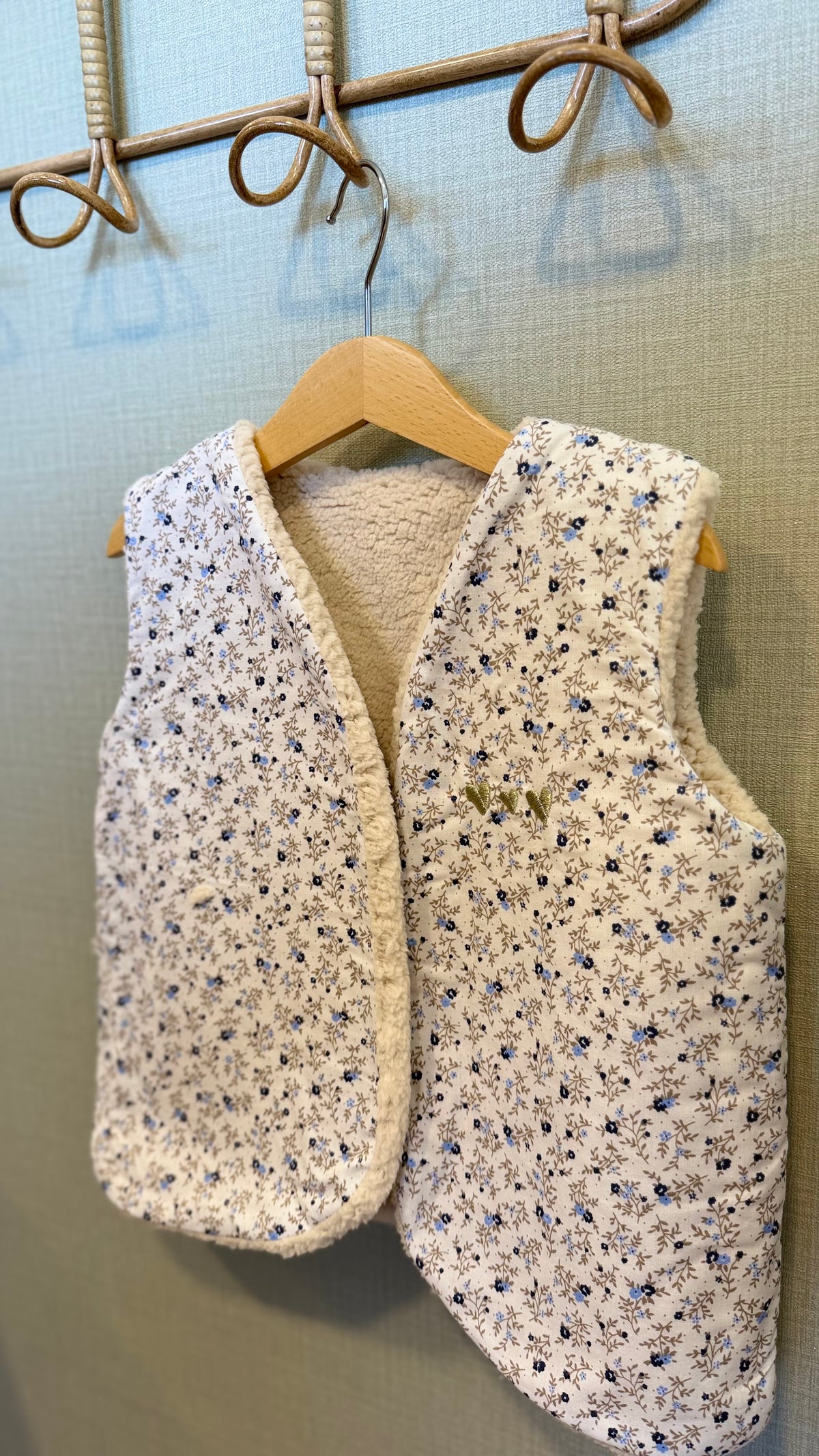 Gilet sans manche enfant fleuri Romantique Terra doublé sherpa fait main par Lil'O'Zelle