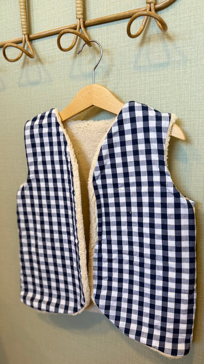 Gilet sans manche enfant en vichy grands carreaux bleu marine doublé sherpa fait main par Lil'O'Zelle