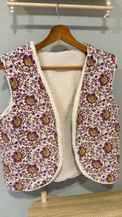 Gilet sans manche femme motif cachemire bordeaux et ocre doublé sherpa fait main par Lil'O'Zelle