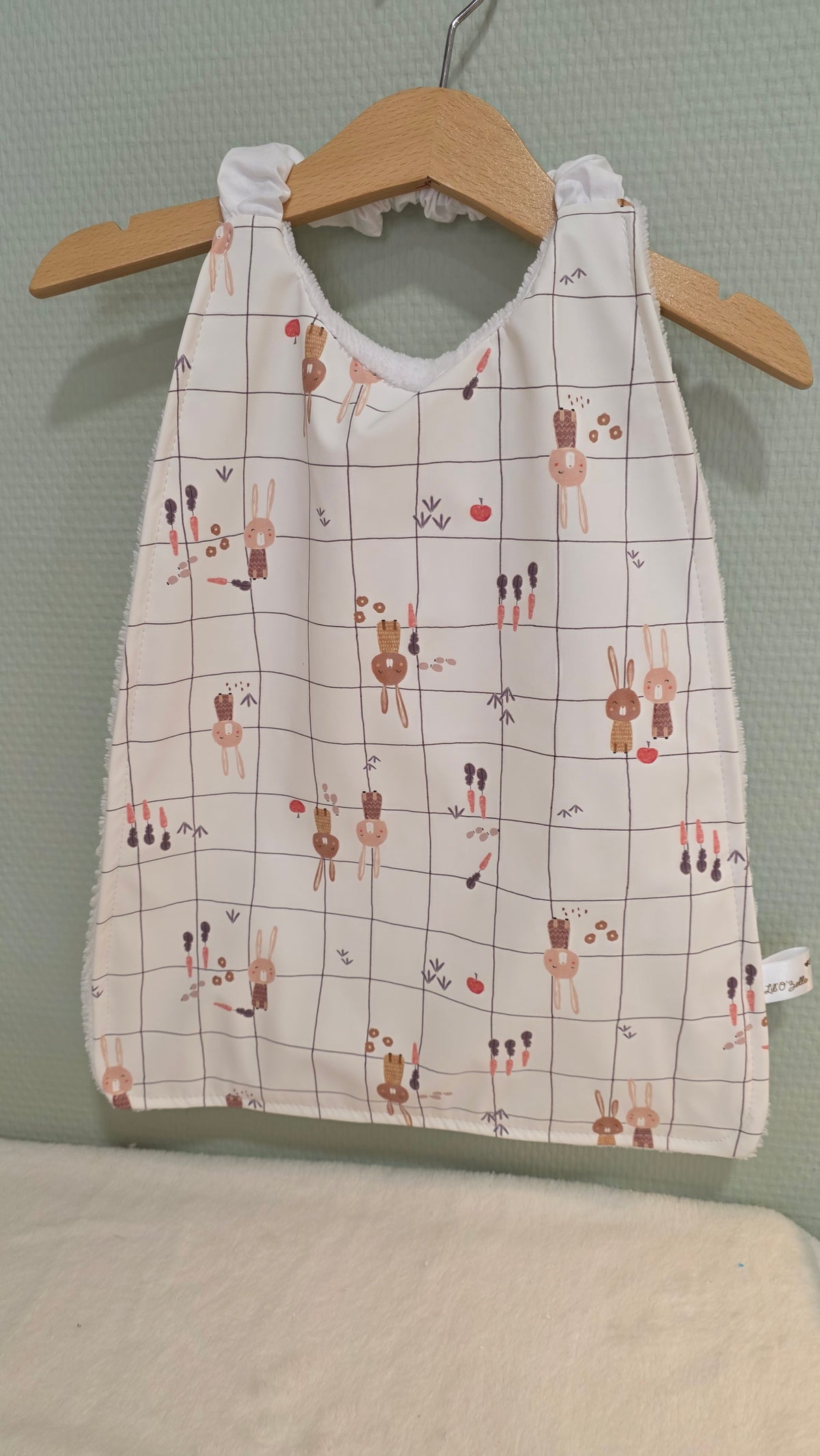 Grand bavoir Zouzou imperméable, motif Lapins