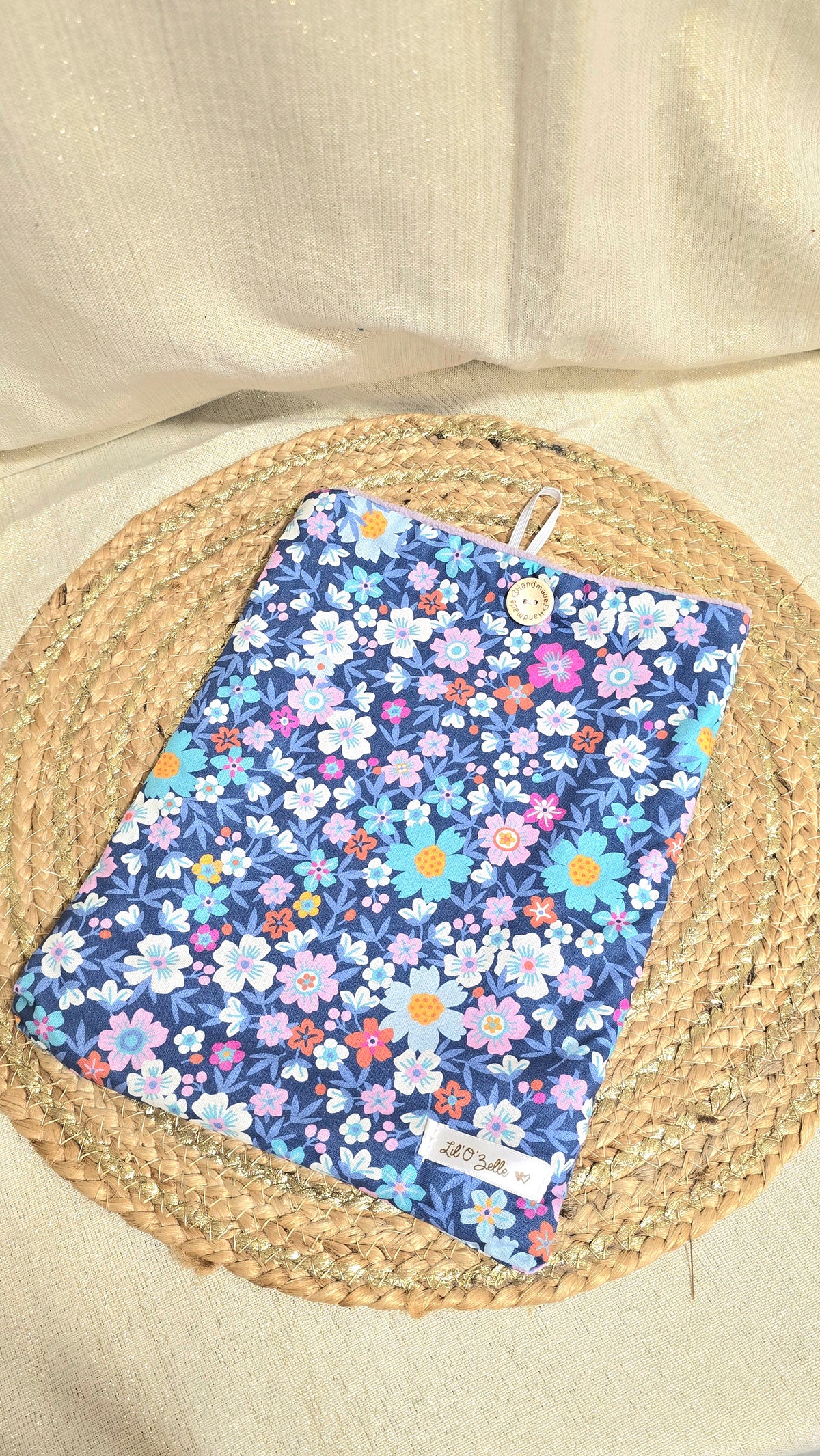 Pochette à livre, fleuri sur fond bleu roi, format broché