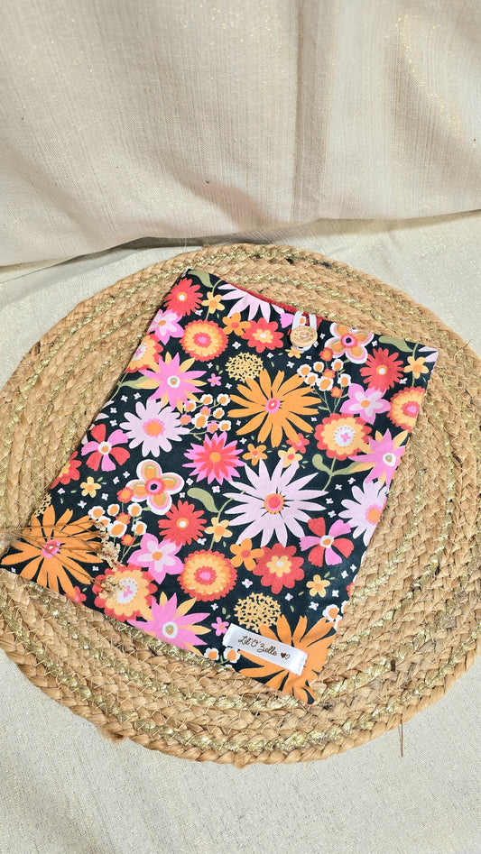 Pochette à livre, fleurs colorées sur fond noir, format broché