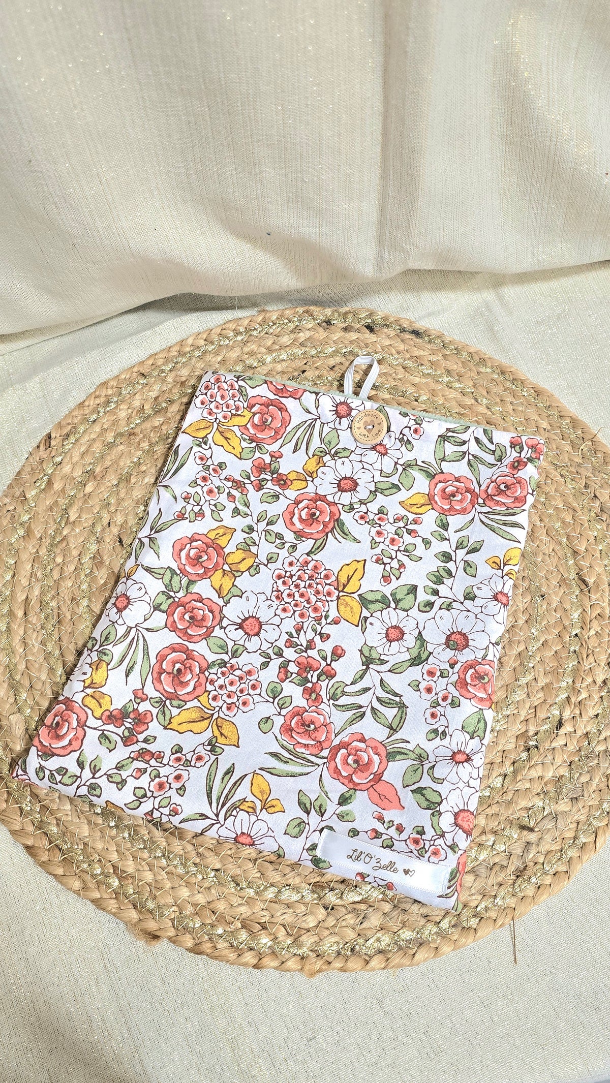 Pochette à livre, fleurs orange et roses sur fond blanc, format broché