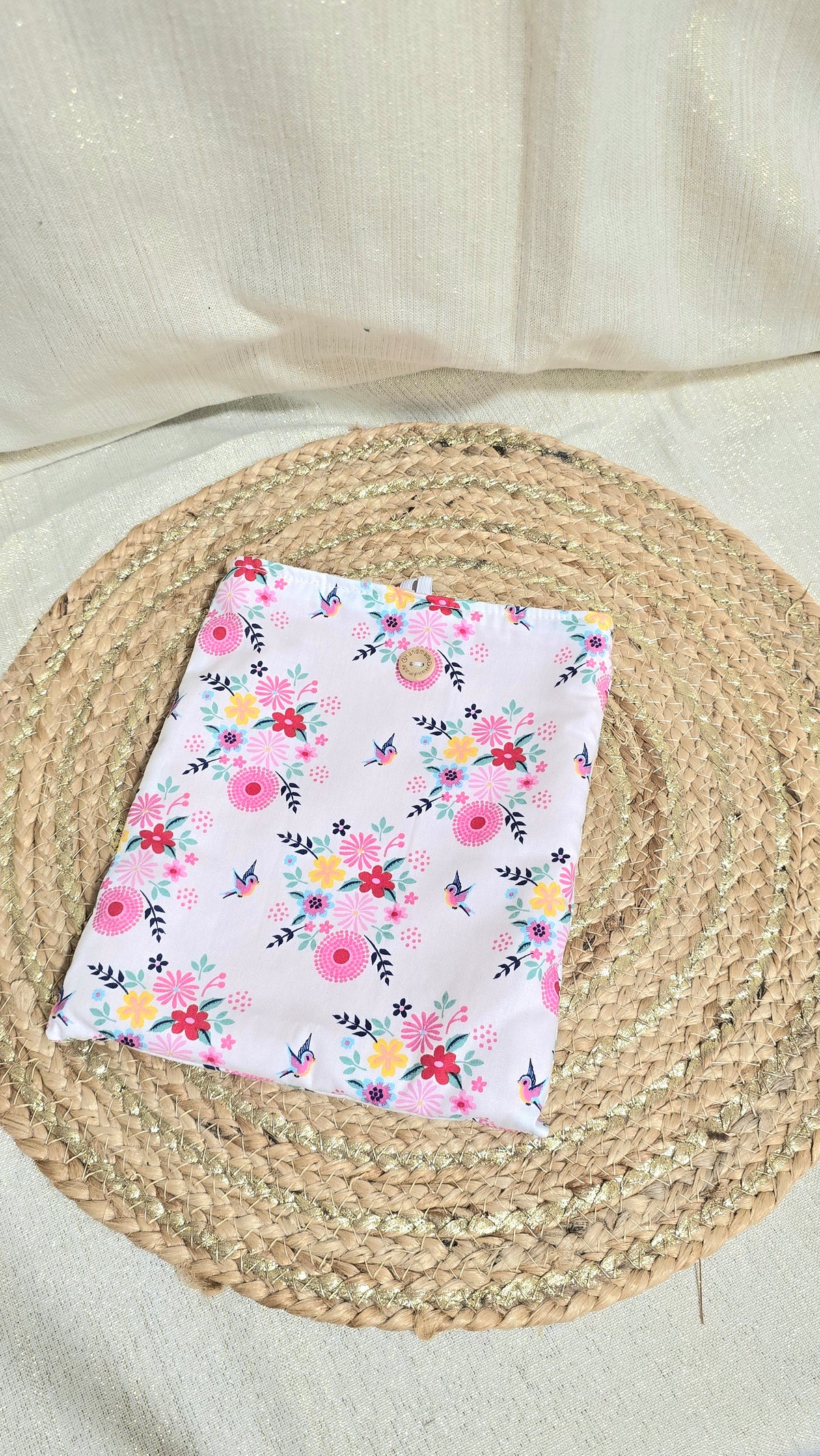 Pochette à livre, fleurs roses sur fond blanc, format poche