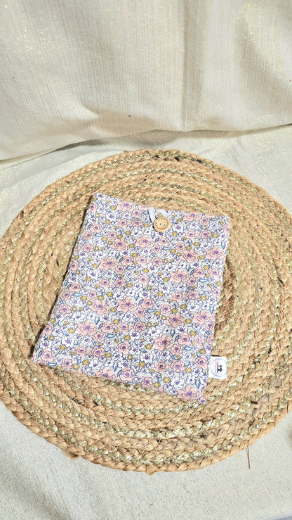 Pochette à livre, petites fleurs mauves, format poche