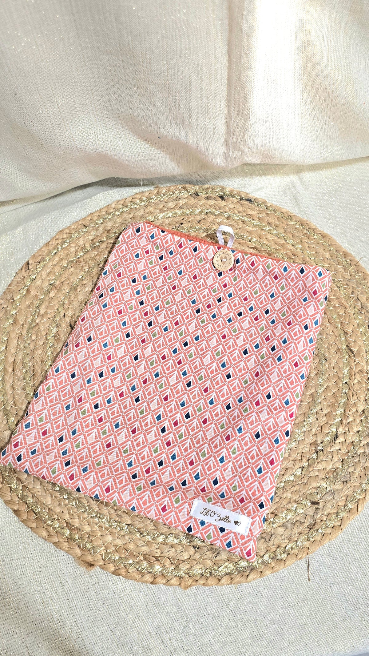 Pochette à livre, petits motifs sur fond rose, format broché