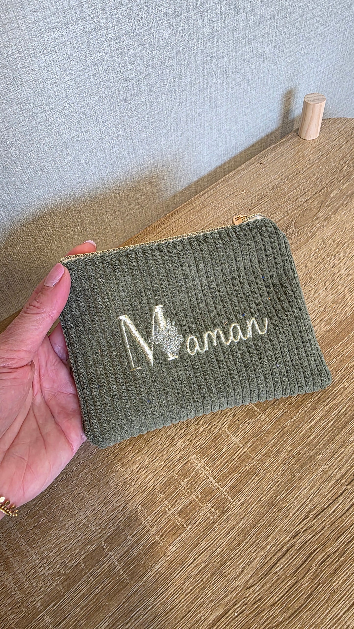 Trousse velours brodée Maman