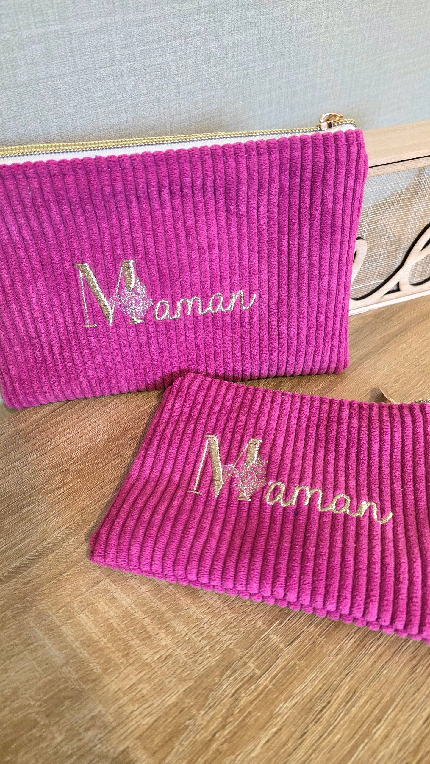 Trousse velours brodée Maman