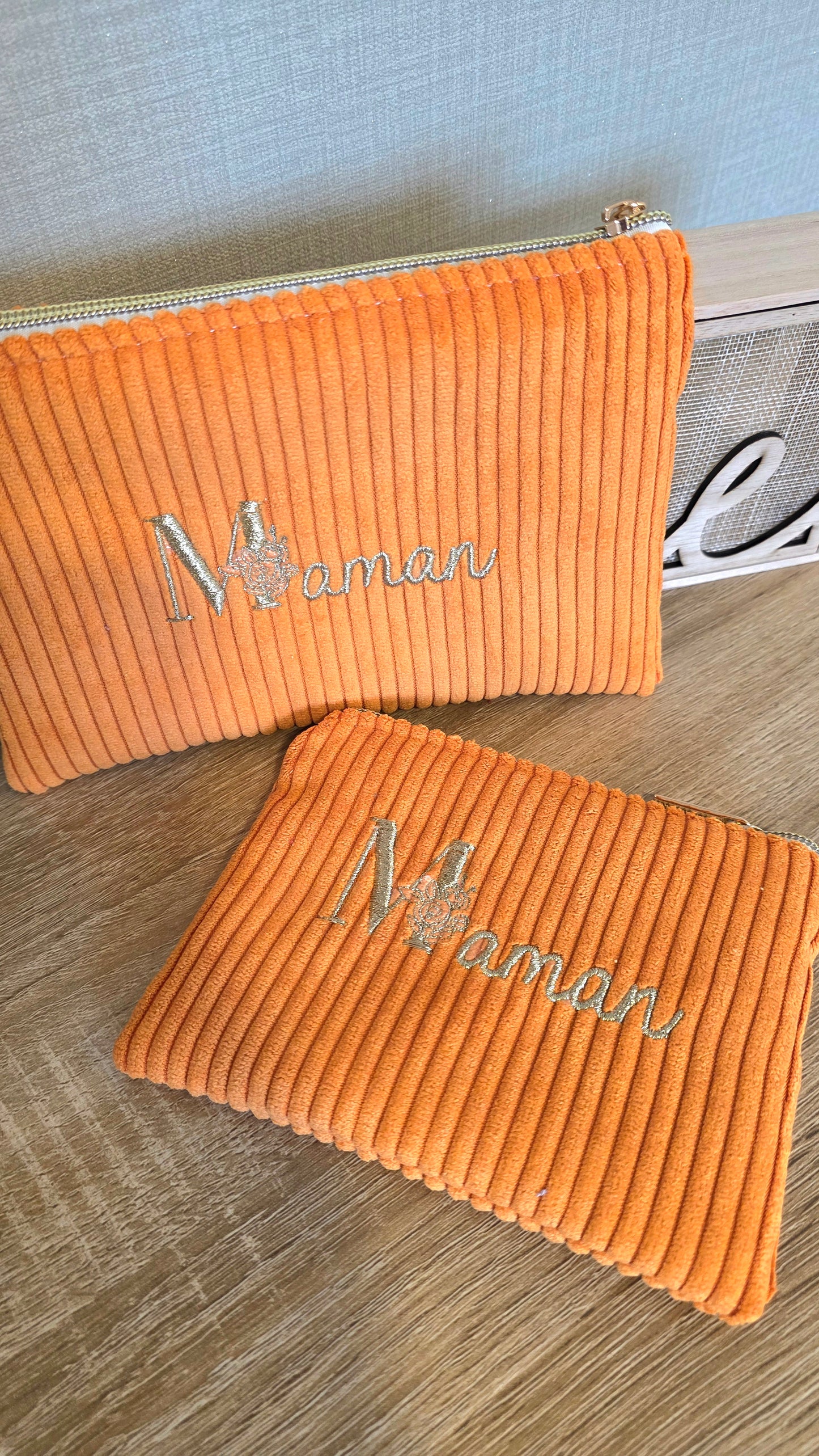 Trousse velours brodée Maman