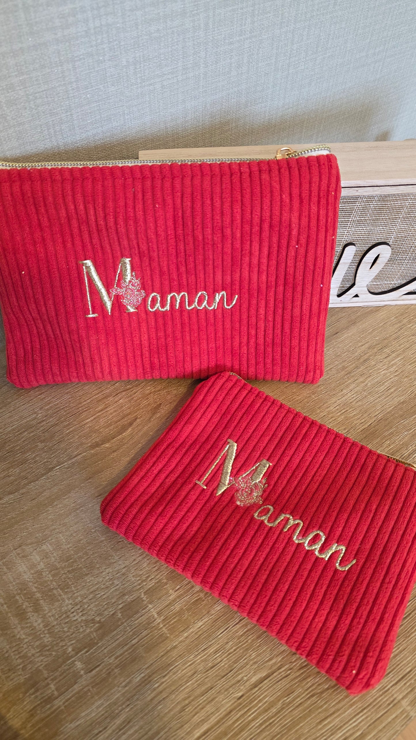 Trousse velours brodée Maman