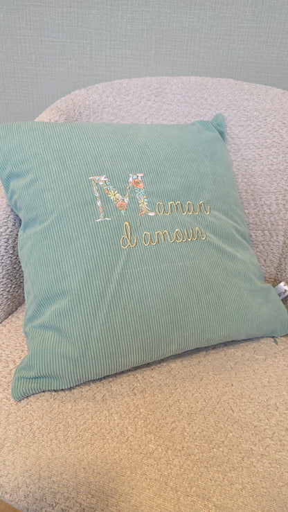 Coussin velours brodé Fête des Mamans