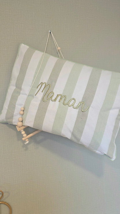 Coussin rayé brodé Fête des Mamans