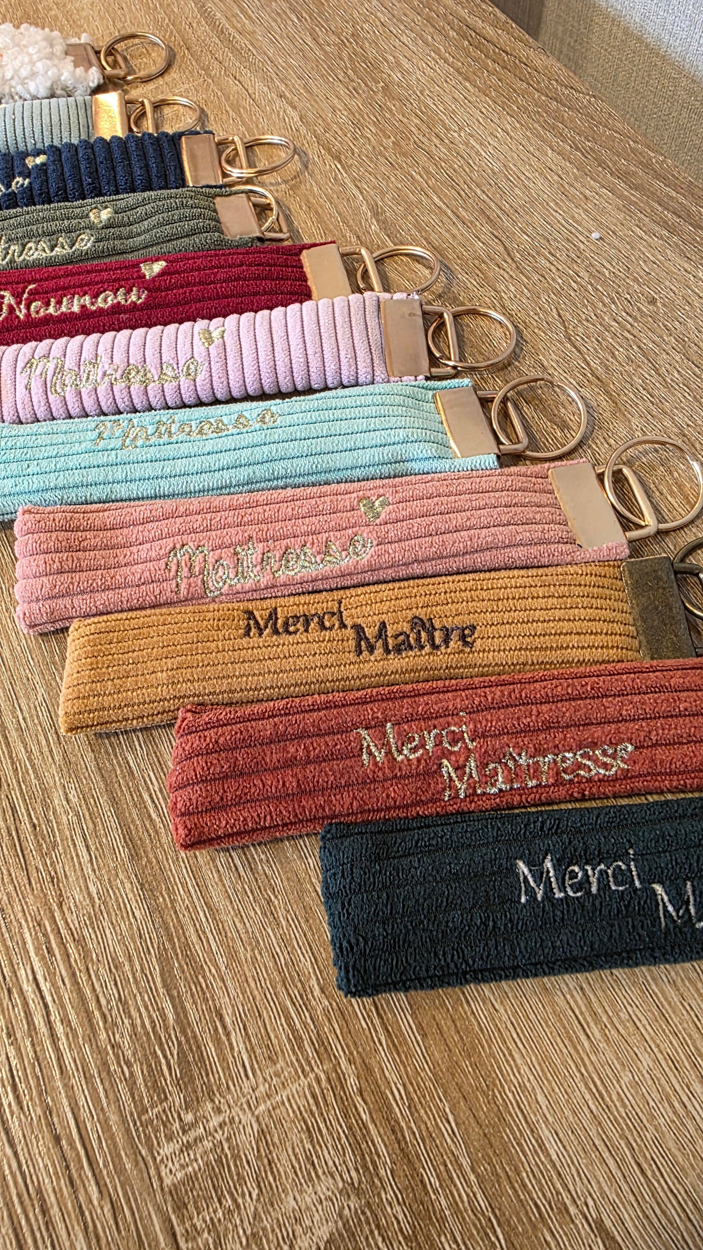Porte-clés velours brodé