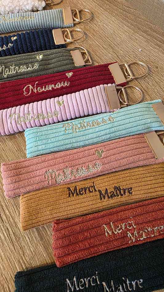 Porte-clés velours brodé