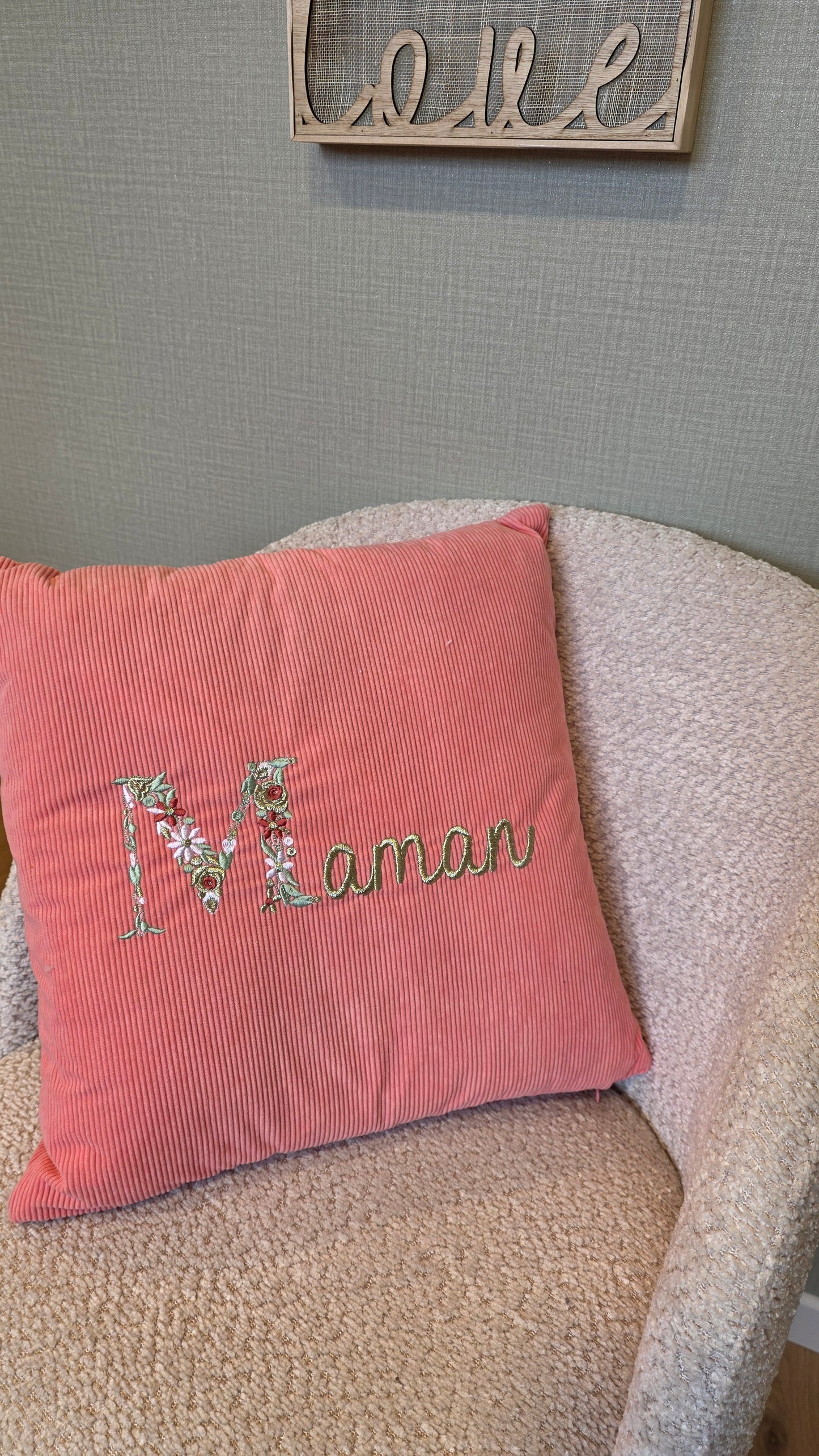 Coussin velours brodé Fête des Mamans