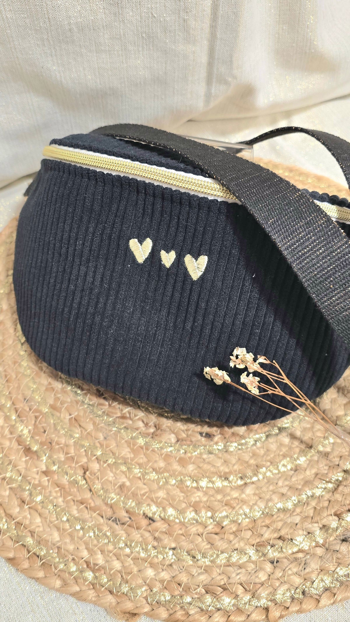 Sac banane velours Lovia personnalisé, velours bleu marine, cœurs brodés