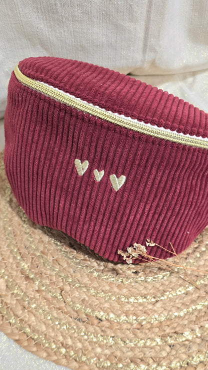 Sac banane velours Lovia personnalisé, velours bordeaux, cœurs brodés