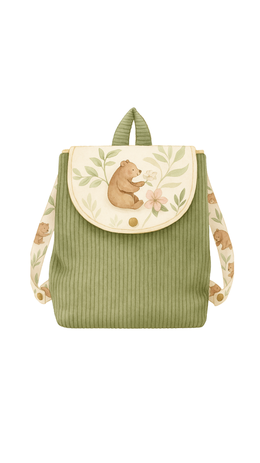 Sac à dos garçon personnalisable Lison, velours vert et rabat ourson – fait main par Lil'O'Zelle