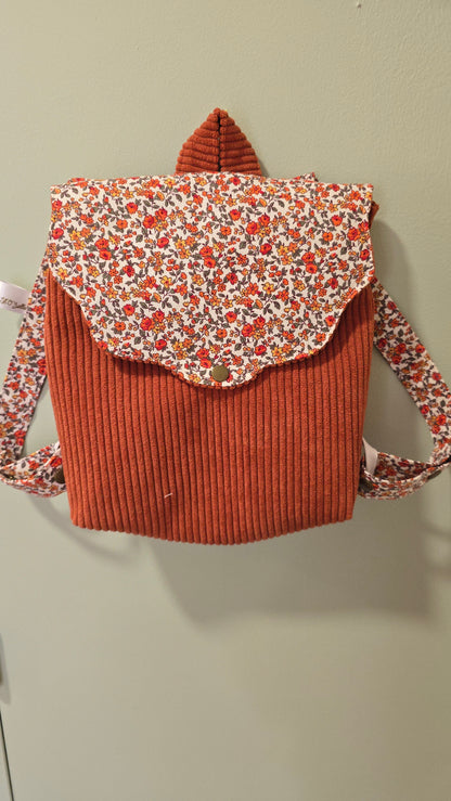 Sac à dos maternelle Léonie personnalisé, velours terracotta et rabat fleuri orange