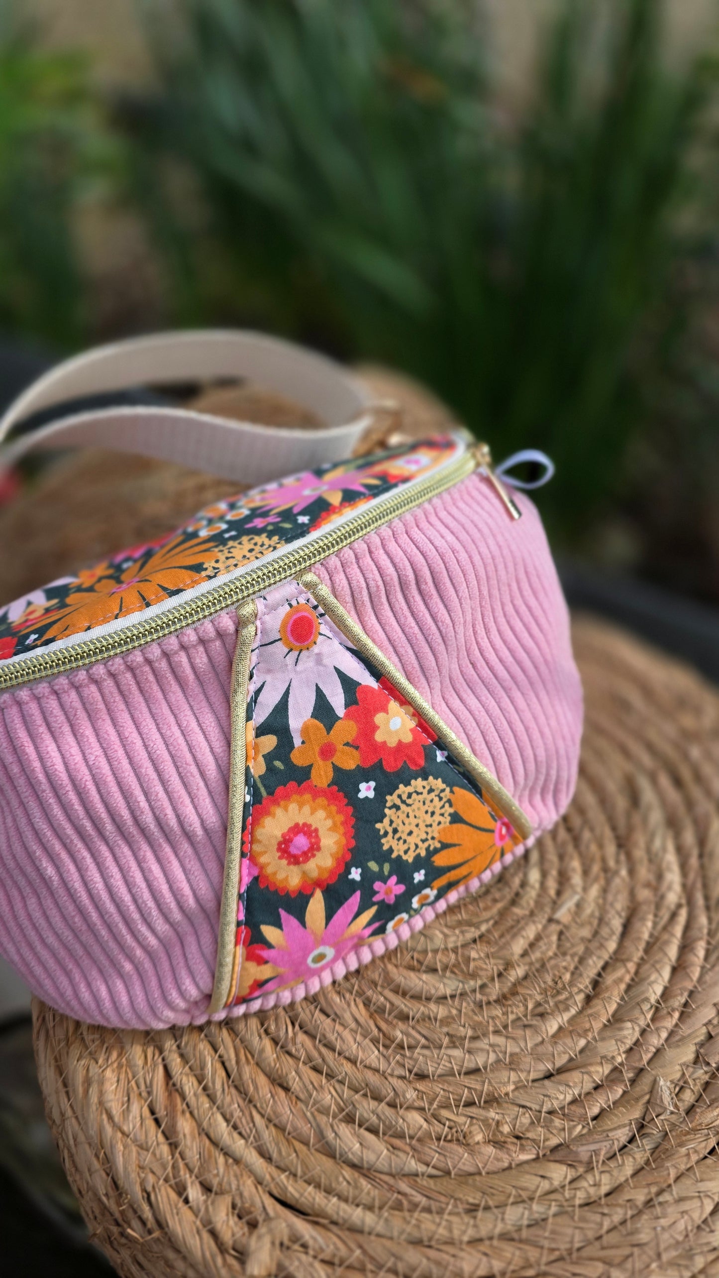 banane velours, tendance femme, banane fleuri, moderne