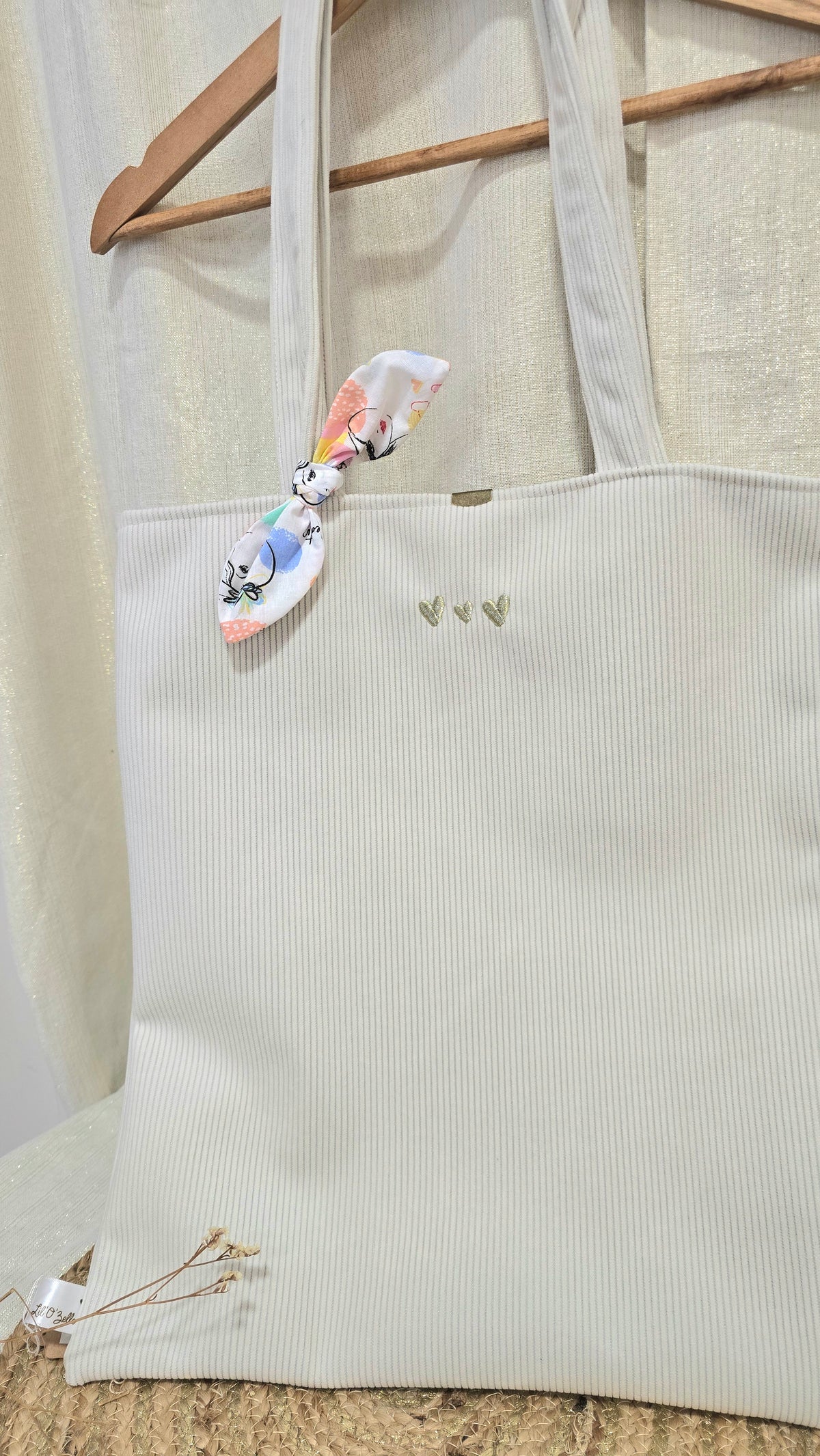 Totebag velours Soléa, velours écru, nœud fleuri et cœurs brodés