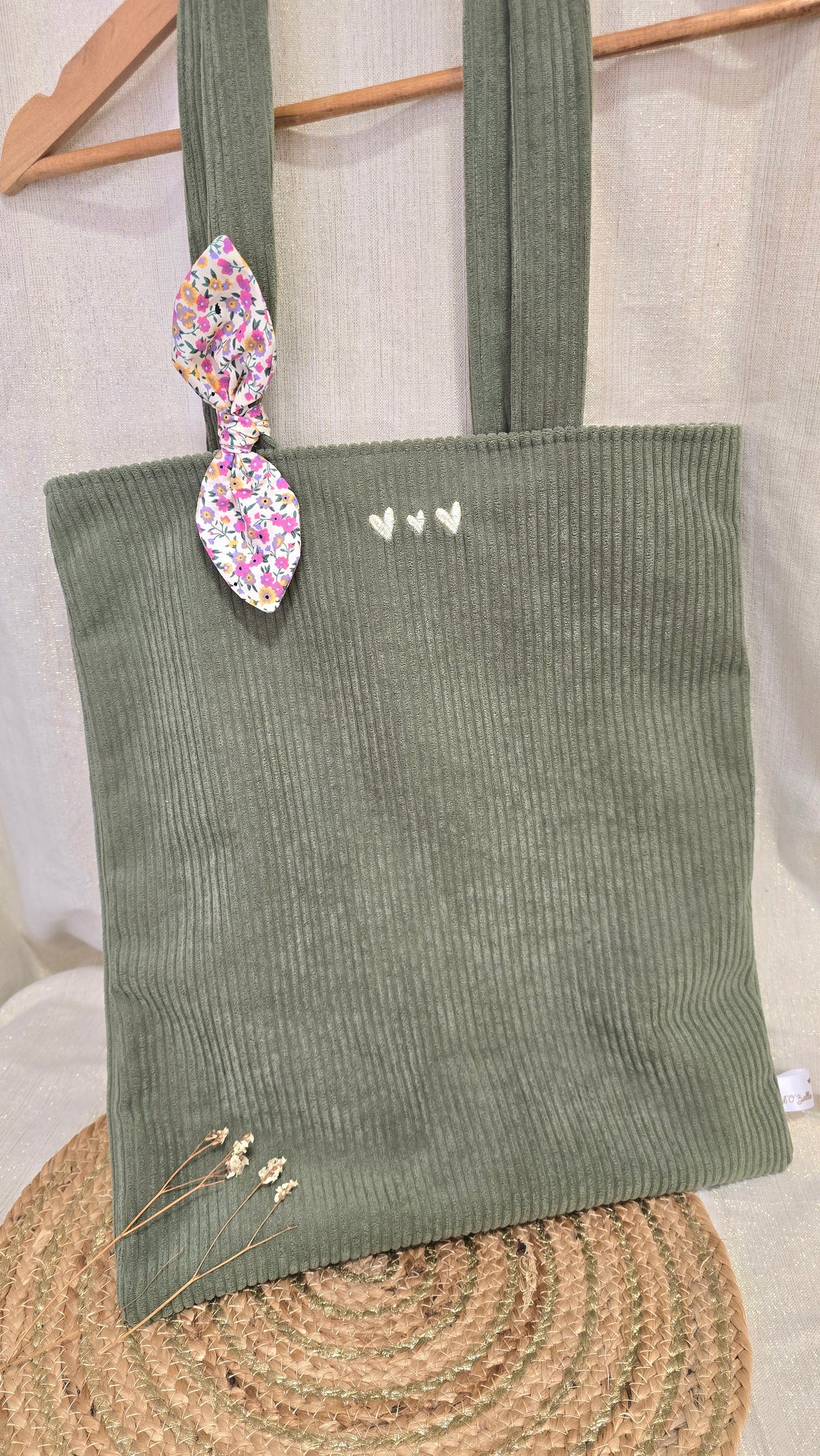 Totebag velours Soléa, velours kaki, nœud fleuri et cœurs brodés